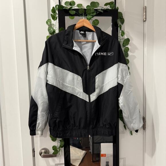 Nike Windbreaker Jacket - Picture 1 of 6